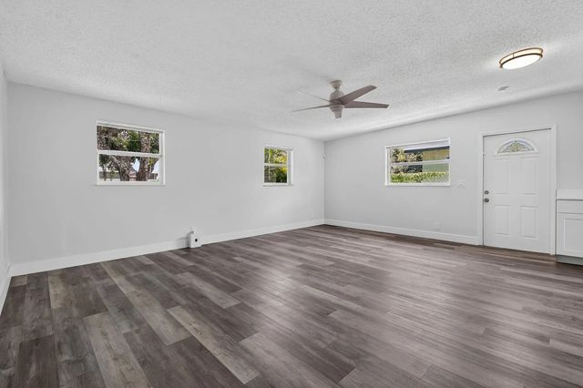 5 of 31 - 1025 W 7th Street, Riviera Beach, FL