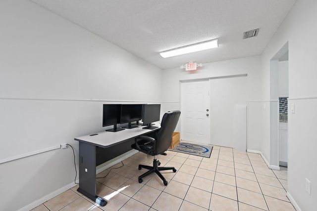 5 of 14 - 1615 S N Street, Lake Worth, FL
