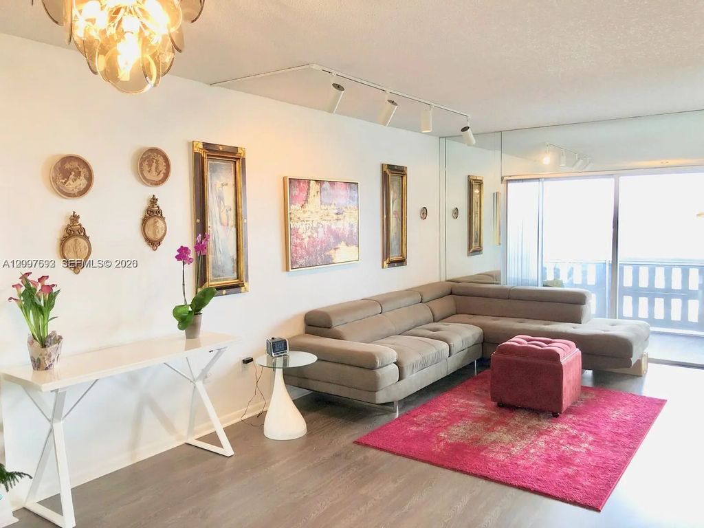 4001 Hillcrest Drive #ph6, Hollywood
