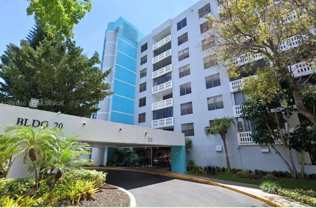 919 Hillcrest Drive #407, Hollywood