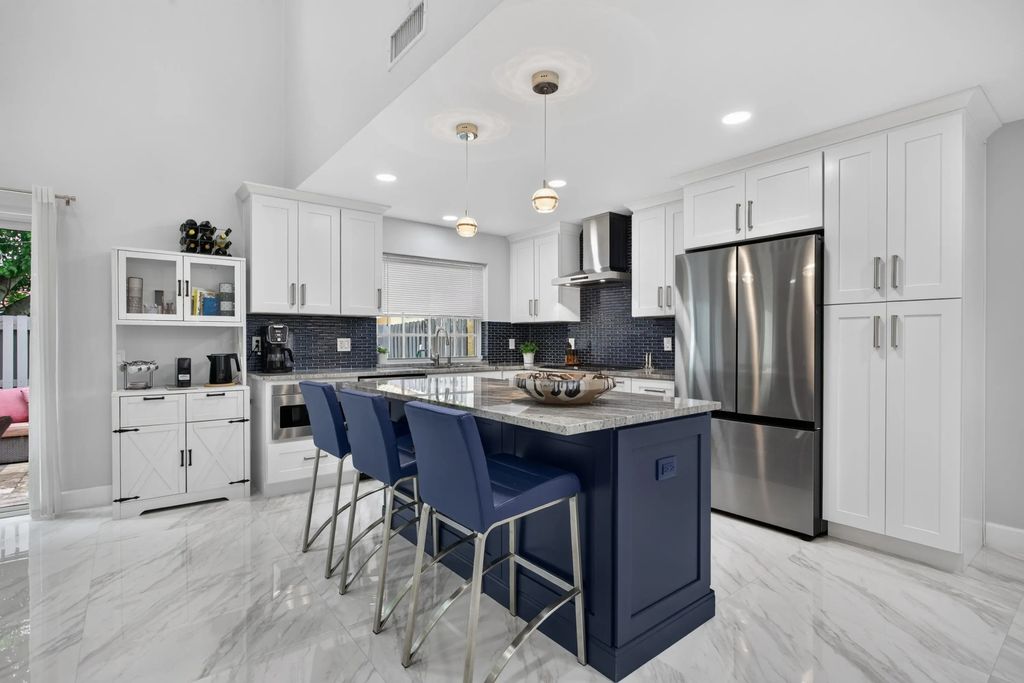 1593 Springside Drive #1593, Weston