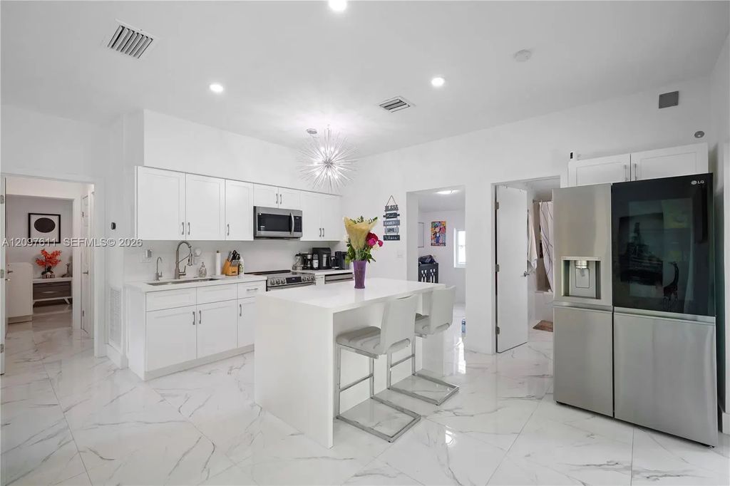 925 Ne 4th Street, Hallandale Beach