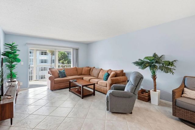 5 of 37 - 800 E Camino Real #312, Boca Raton, FL