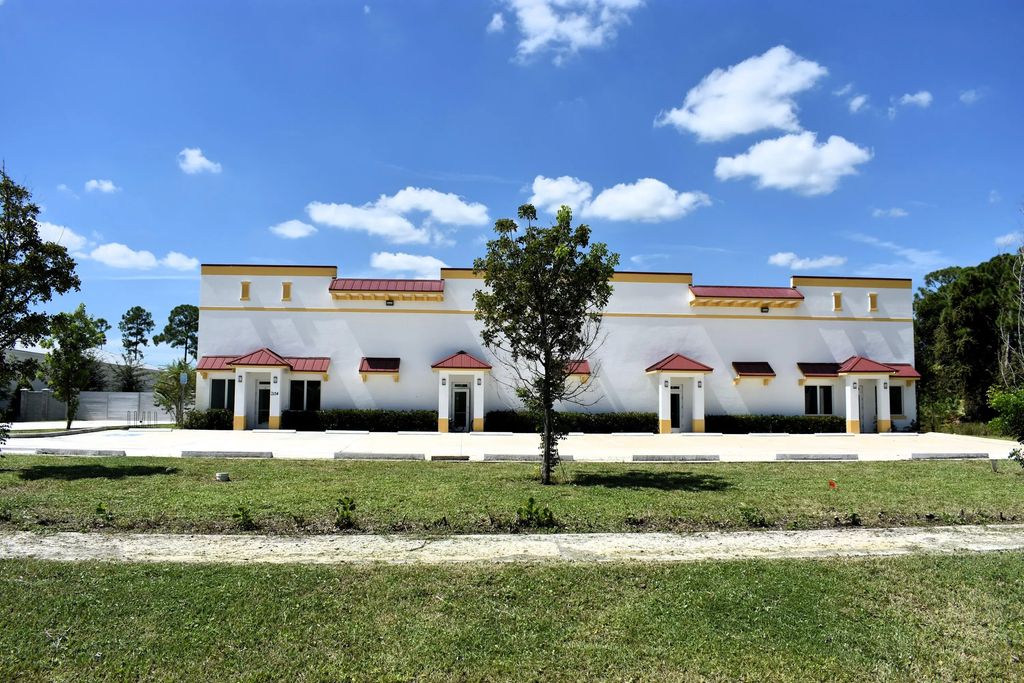 2134 And 2174  Nw Commerce Lakes  Drive Nw, Port St. Lucie