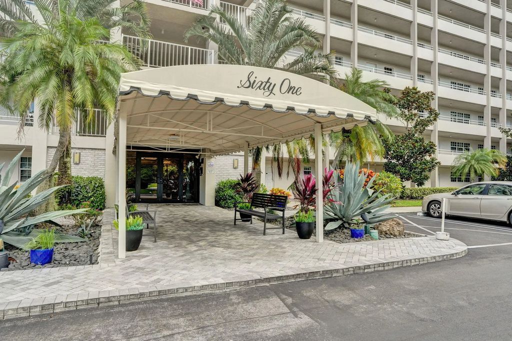 575 Oaks Lane #104, Pompano Beach
