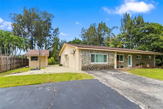 3 of 52 - 4801 Sw 59th Terrace, Davie, FL