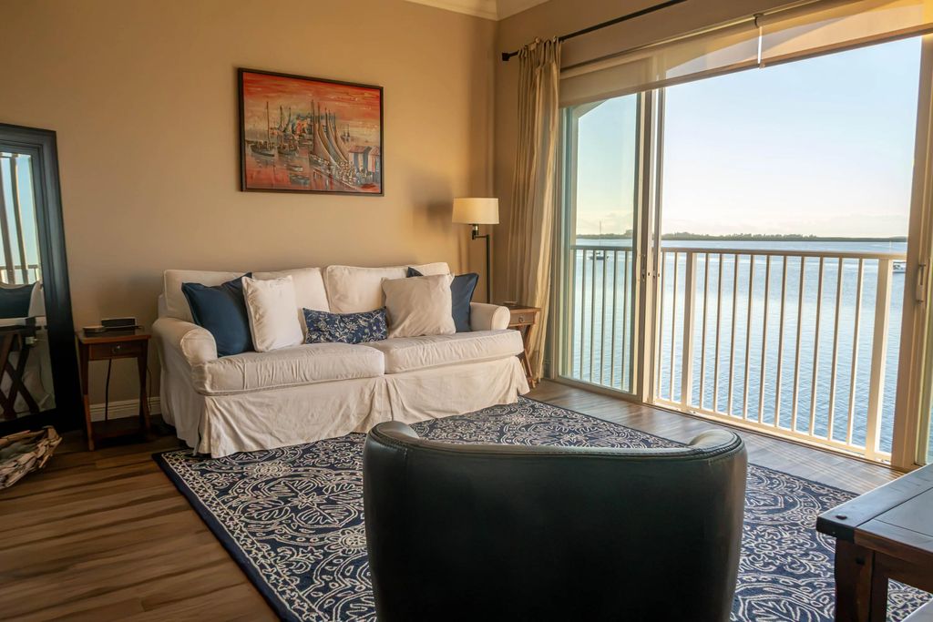 30 Harbour Isle Drive W #305, Fort Pierce
