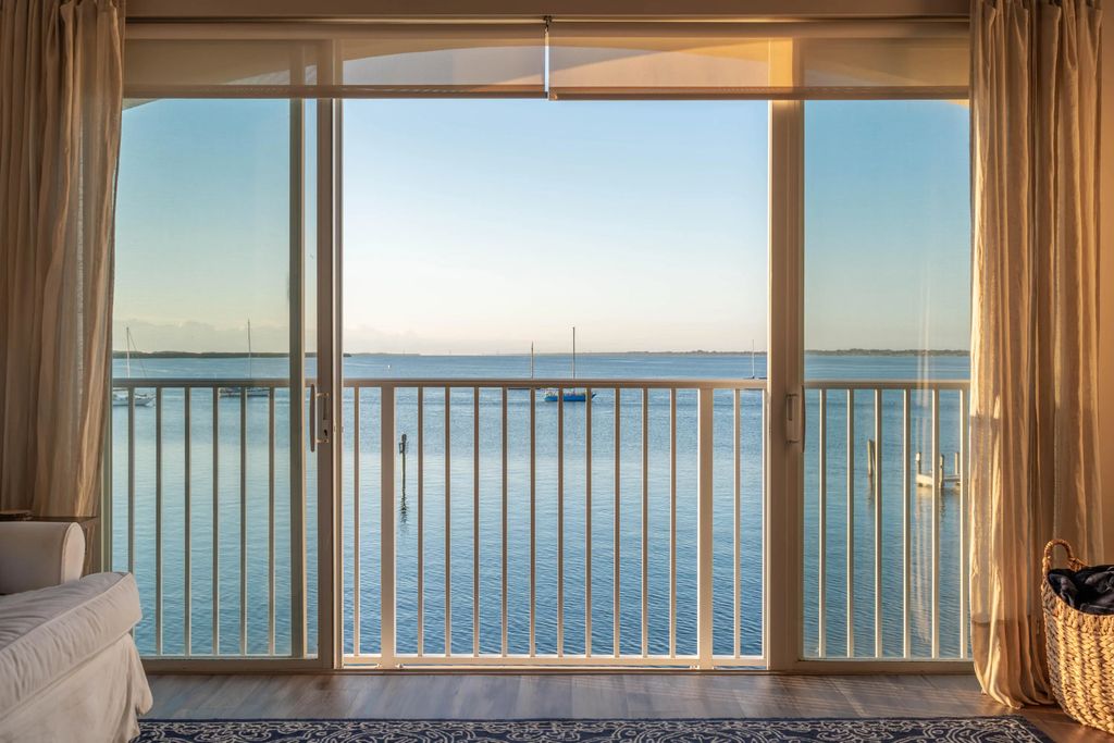30 Harbour Isle Drive W #305, Fort Pierce