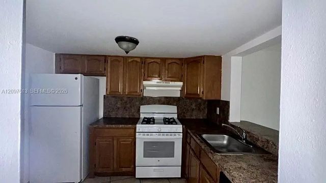 4 of 8 - 18111 Nw 68th Avenue #h205, Hialeah, FL