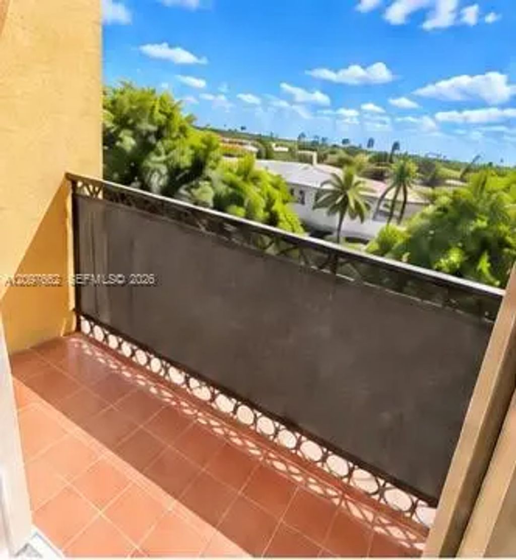 4707 Nw 7th Street #402-8, Miami