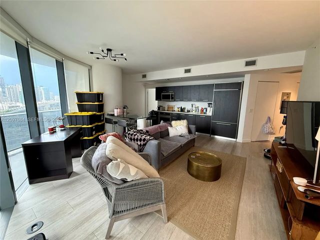 5 of 35 - 45 Sw 9th Street #2308, Miami, FL