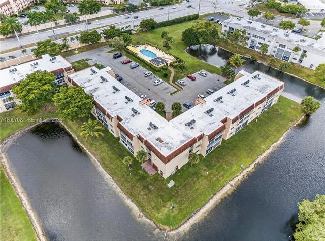 2 of 25 - 2900 W Sunrise Lakes Drive #304, Sunrise, FL