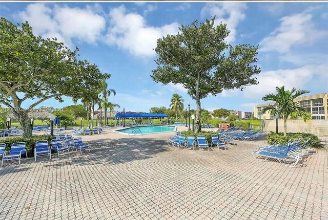 3 of 25 - 2900 W Sunrise Lakes Drive #304, Sunrise, FL