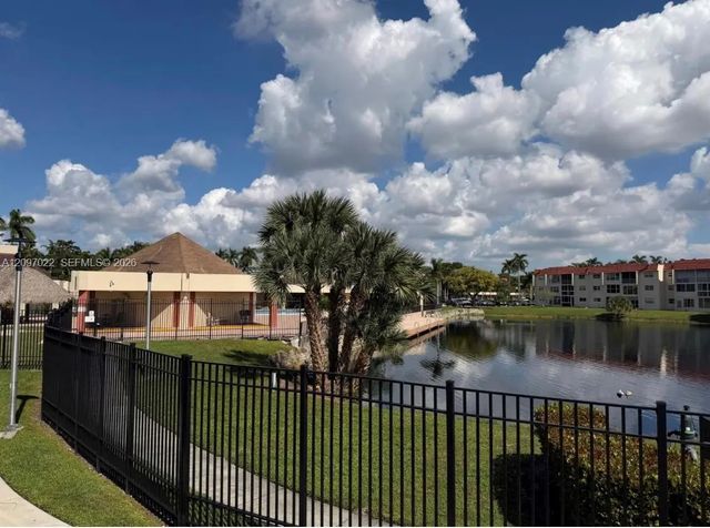 4 of 25 - 2900 W Sunrise Lakes Drive #304, Sunrise, FL