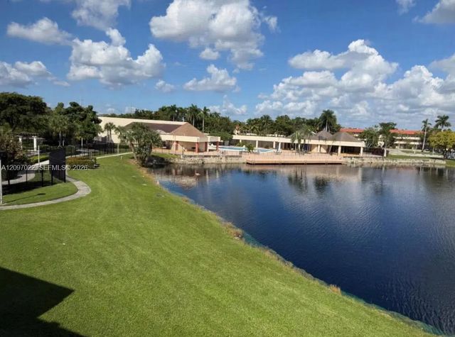 5 of 25 - 2900 W Sunrise Lakes Drive #304, Sunrise, FL