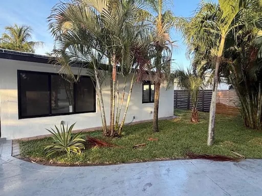 1449 Se 8th Street, Deerfield Beach