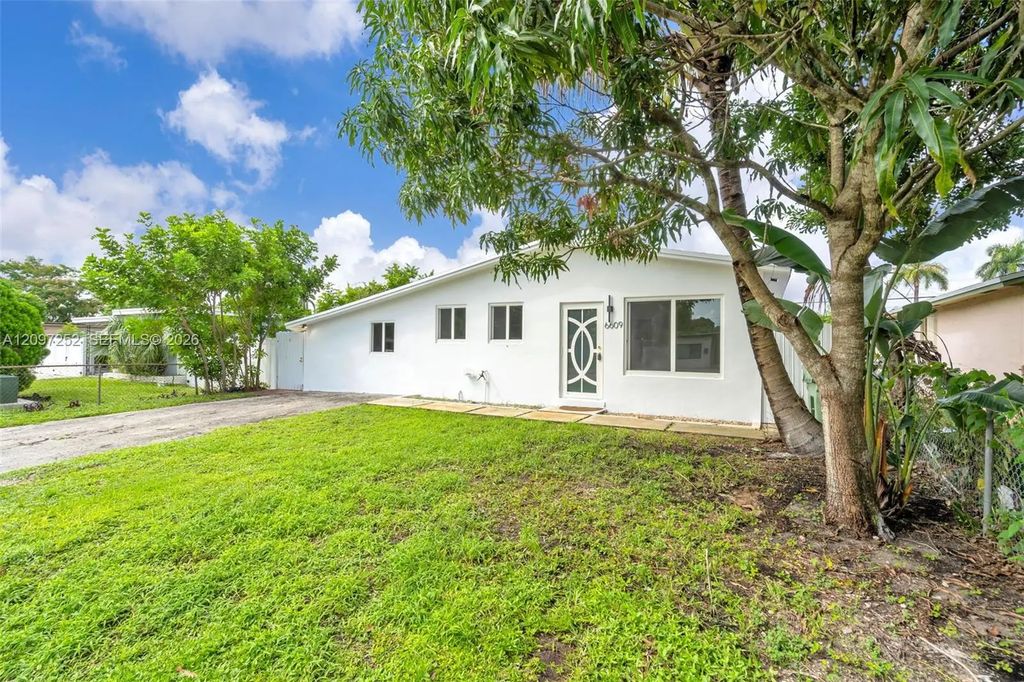 6609 Sw 1st Court, Pembroke Pines