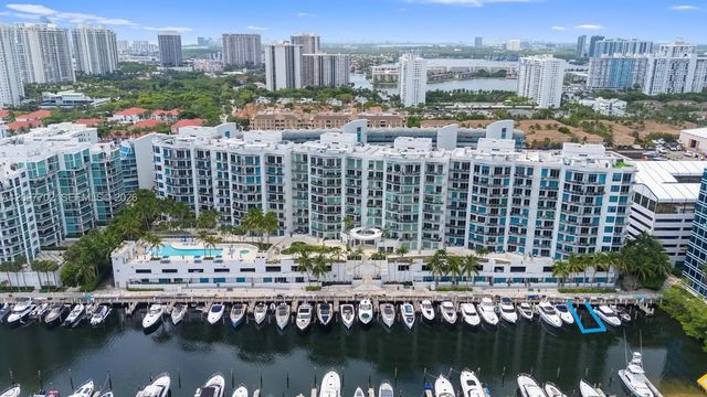 4 of 5 - 3029 Ne 188th Street, Aventura, FL