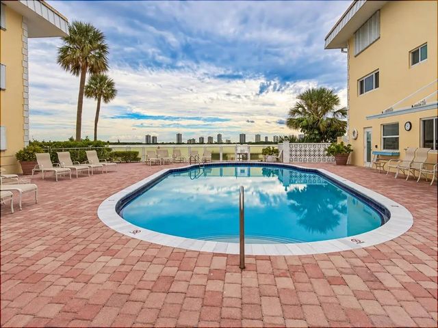 3 of 39 - 101 Doolen Court #205, North Palm Beach, FL