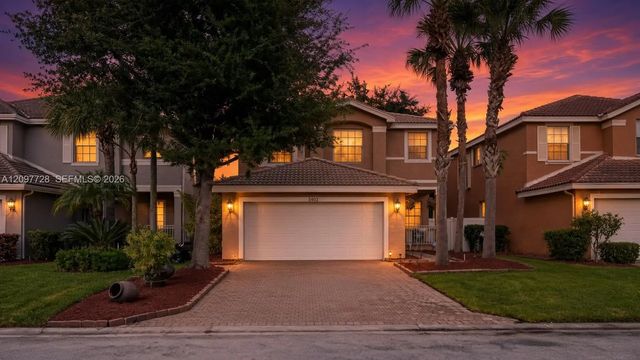 5402 W Queenship Court, Greenacres