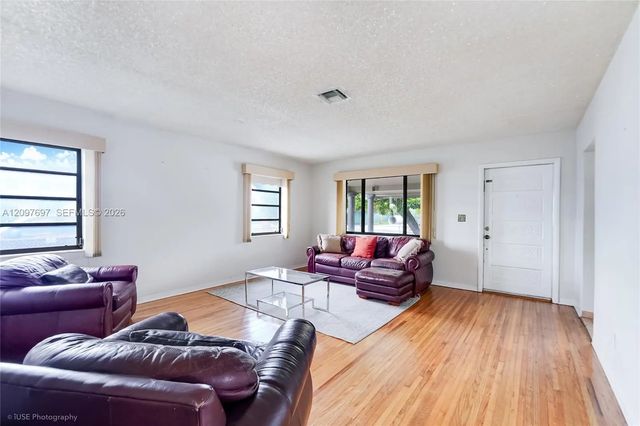 5 of 15 - 1321 W 2nd Avenue, Hialeah, FL