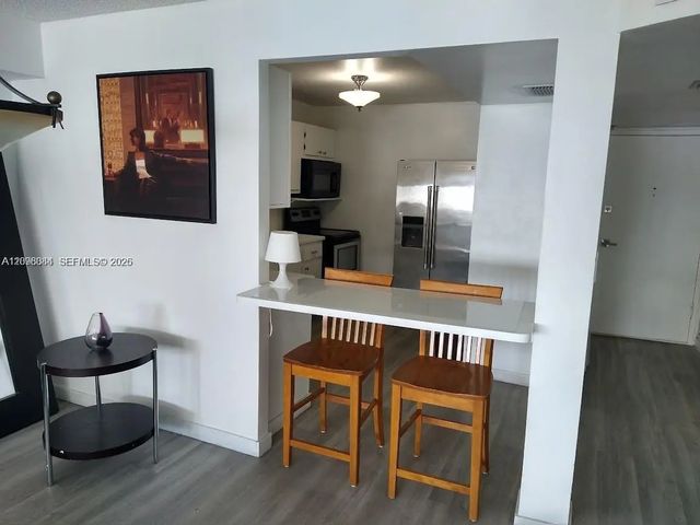4 of 33 - 6039 Collins Avenue #1710, Miami Beach, FL