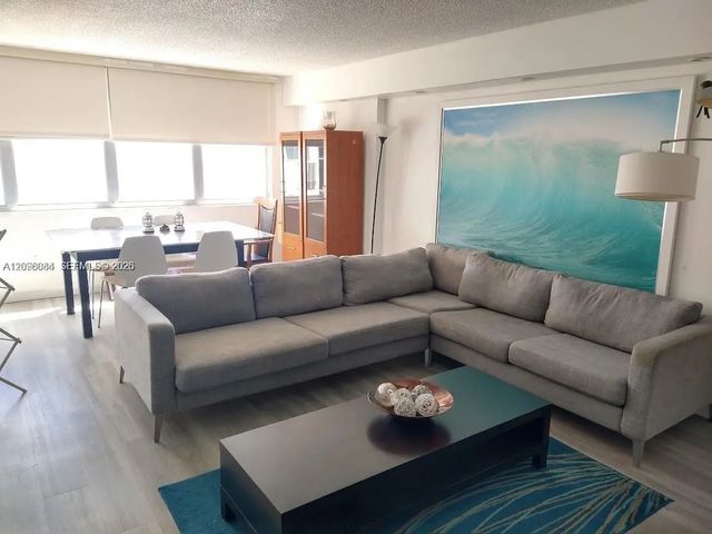 5 of 33 - 6039 Collins Avenue #1710, Miami Beach, FL