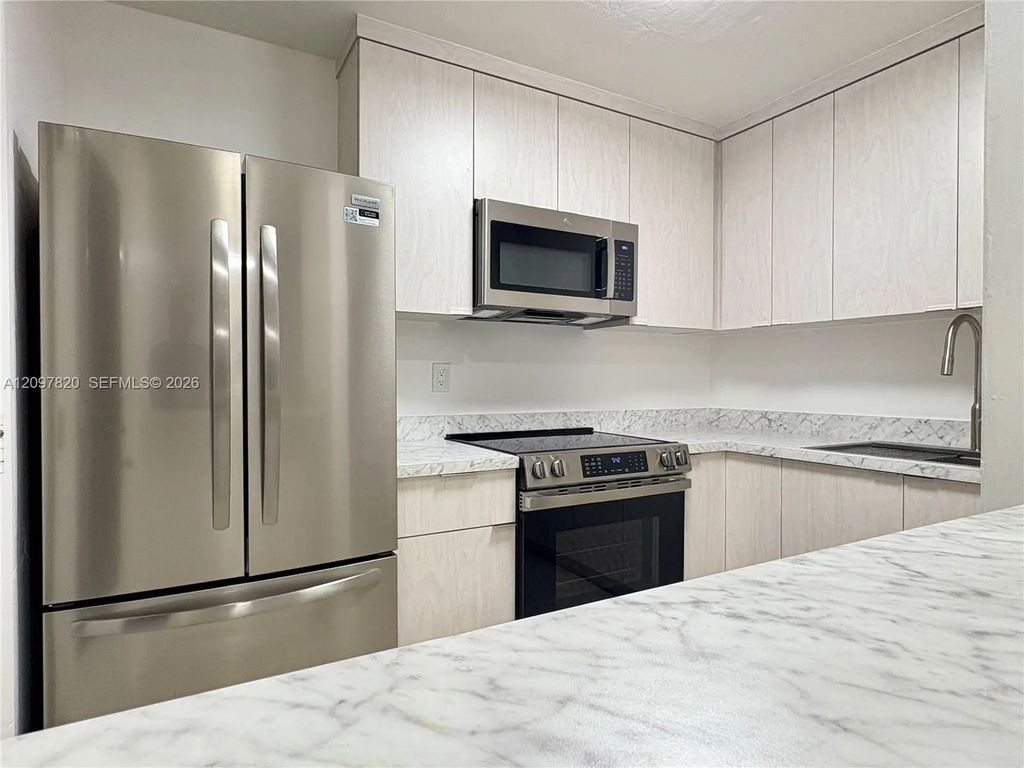 7711 Sw 56th Street #208a, Miami