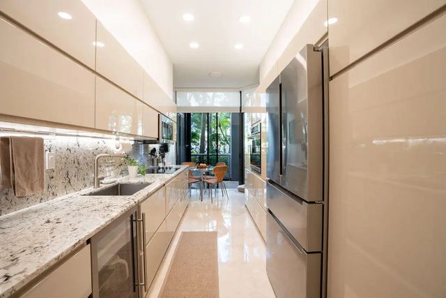 5 of 31 - 3600 Yacht Club Drive #102, Aventura, FL