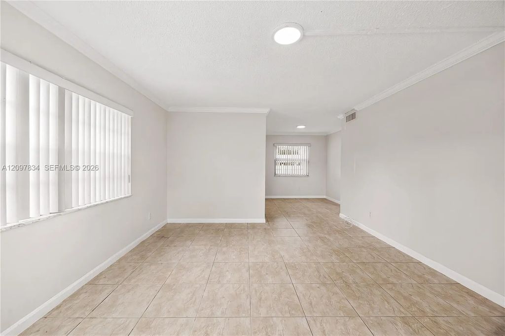 4933 Hollywood Boulevard #101, Hollywood