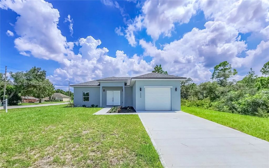 300 Caspian Tern Avenue, Sebring