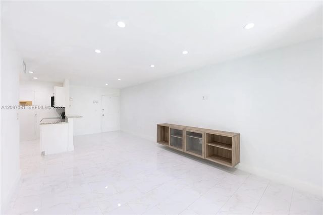 2 of 37 - 15888 Sw 95th Avenue #218, Miami, FL