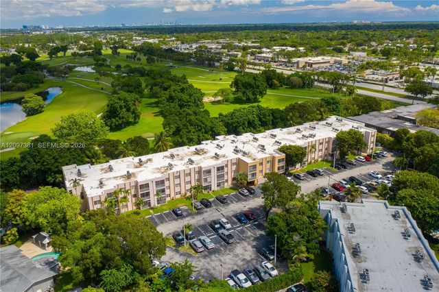 4 of 37 - 15888 Sw 95th Avenue #218, Miami, FL