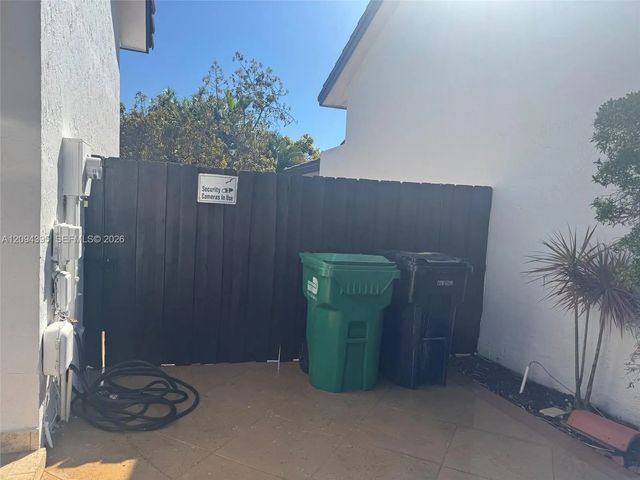 4 of 14 - 811 Nw 133rd Court, Miami, FL