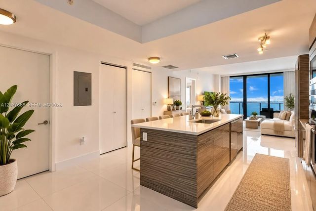4 of 17 - 460 Ne 28th Street #3403, Miami, FL