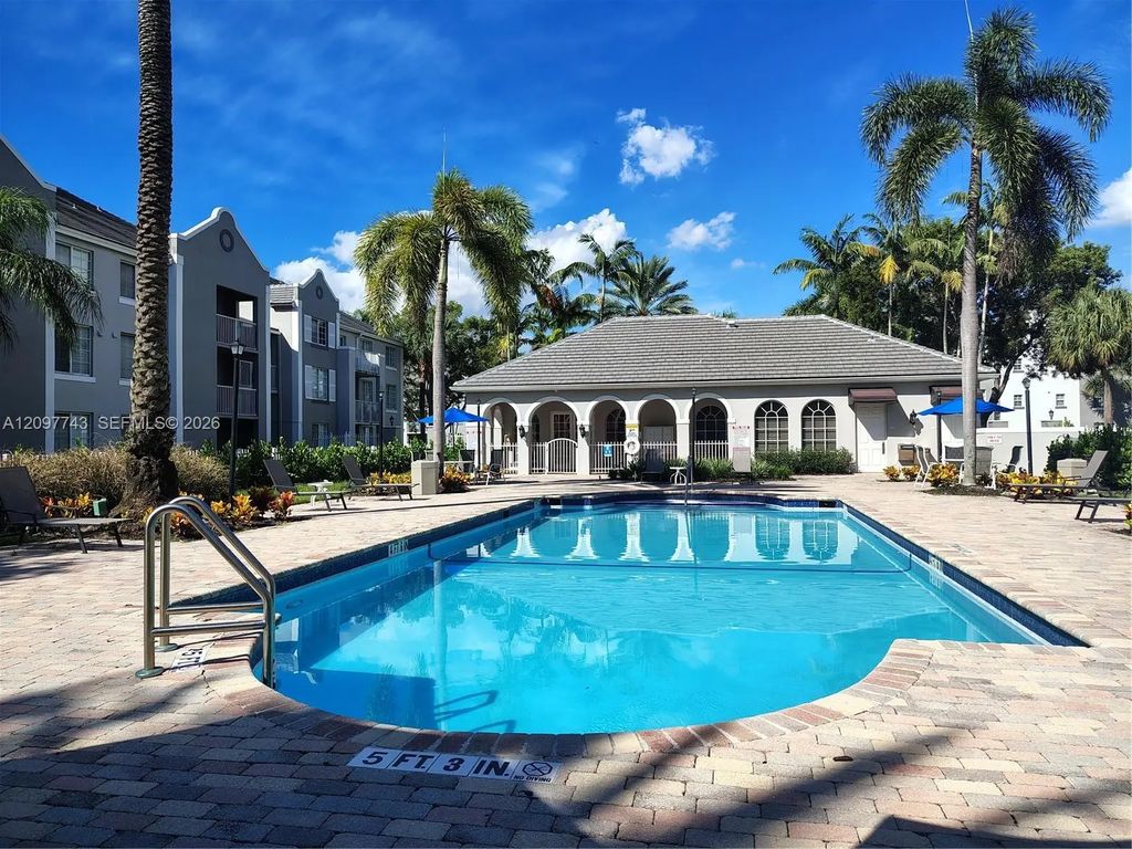 577 Sw 111th Lane #204, Pembroke Pines