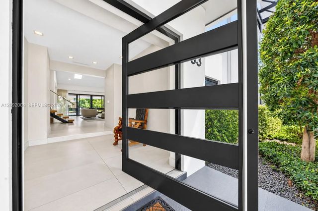 5 of 35 - 33 Pelican Drive, Fort Lauderdale, FL