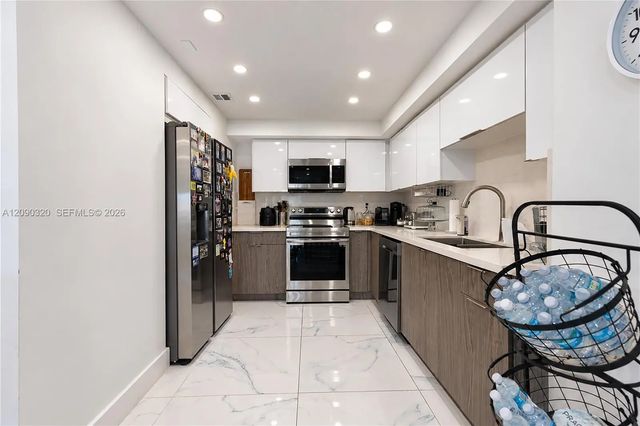 4 of 23 - 20301 W Country Club Drive #930, Aventura, FL