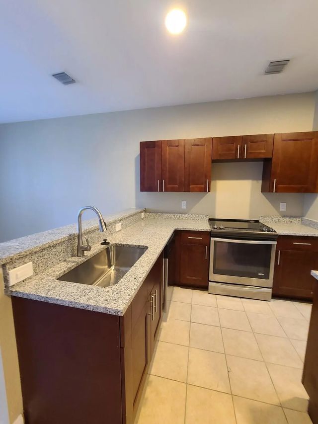 4 of 32 - 1228 Lucaya Drive, Riviera Beach, FL