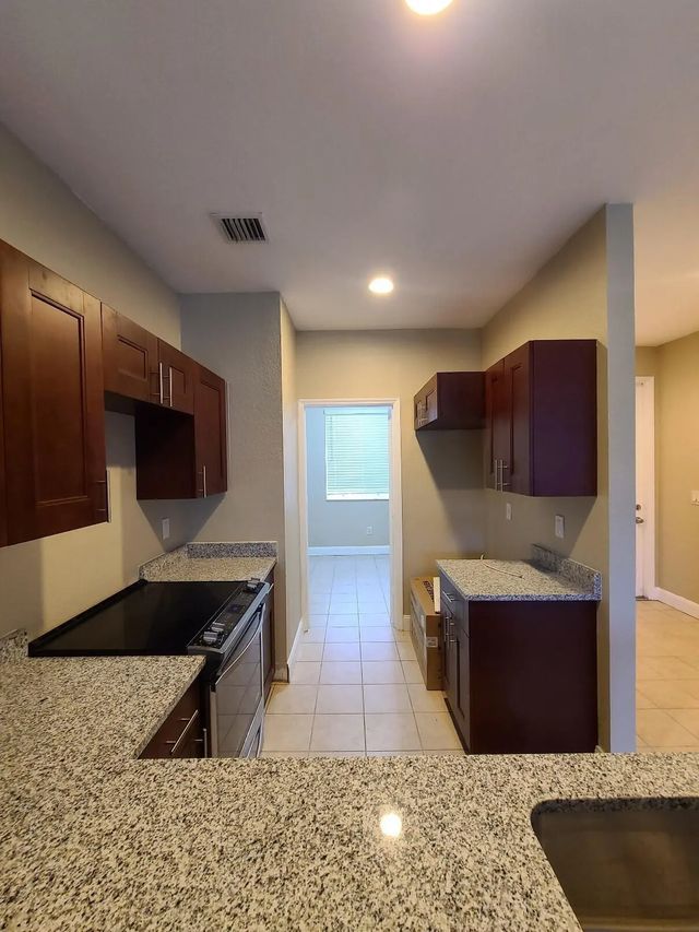 5 of 32 - 1228 Lucaya Drive, Riviera Beach, FL