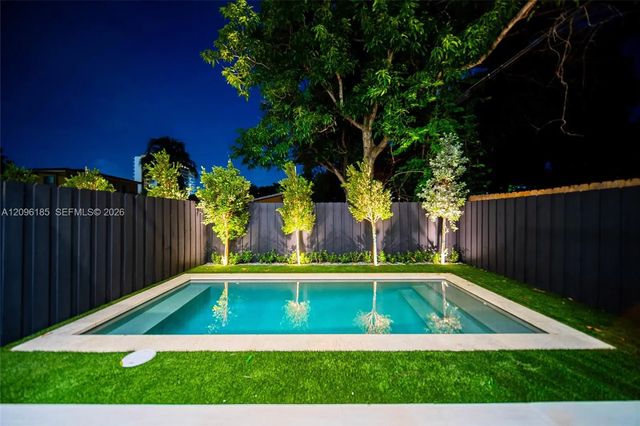 2 of 43 - 925 Sw 10th Avenue, Miami, FL