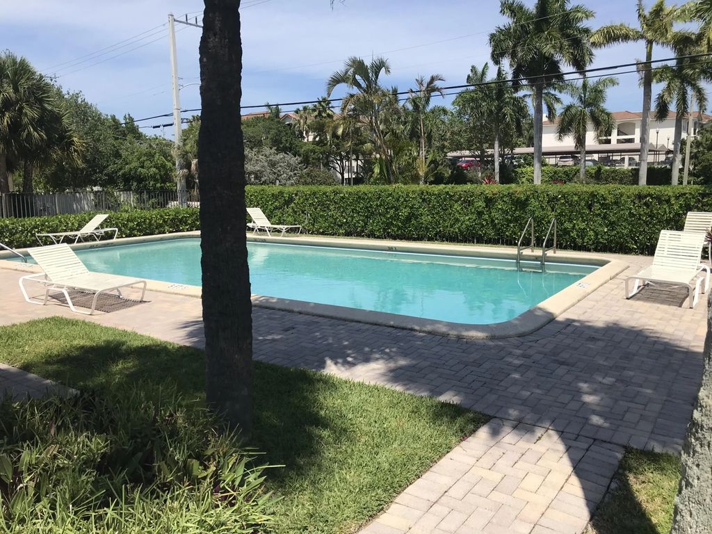 2303 S Federal Highway #5, Boynton Beach