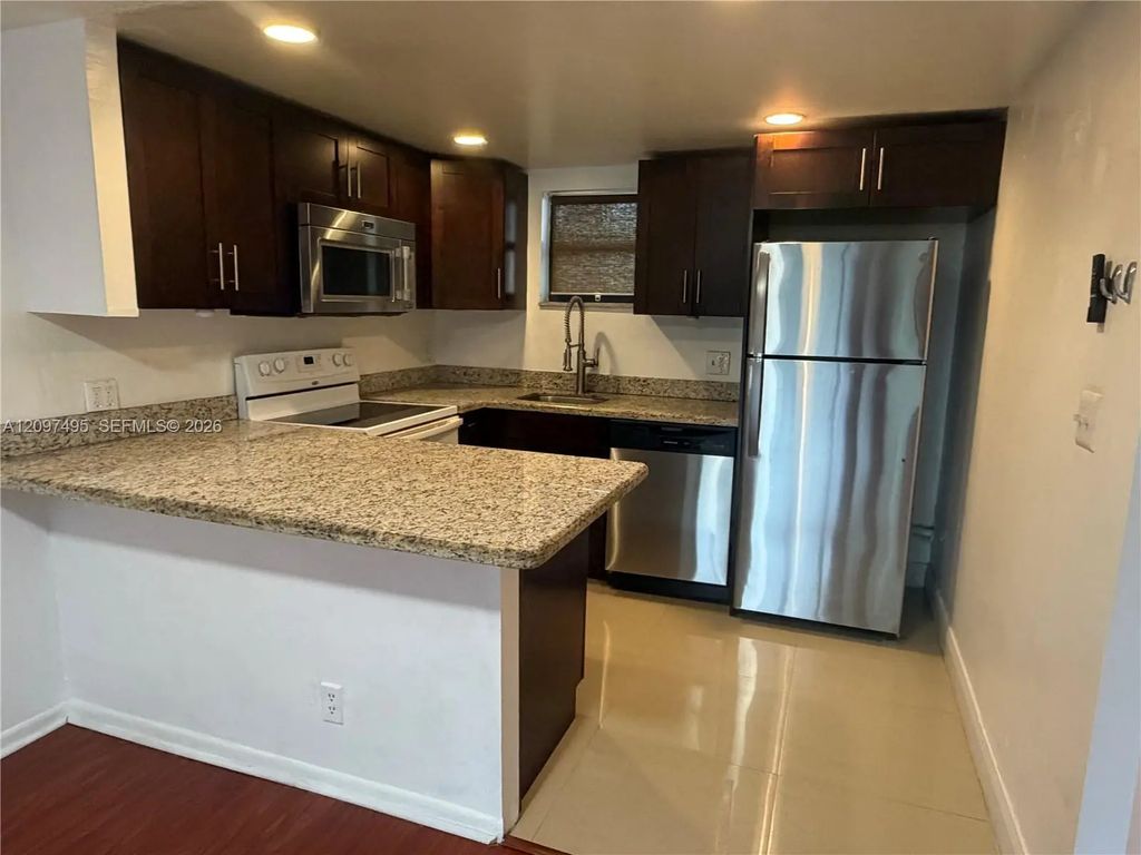 8290 Lake Drive #224, Doral