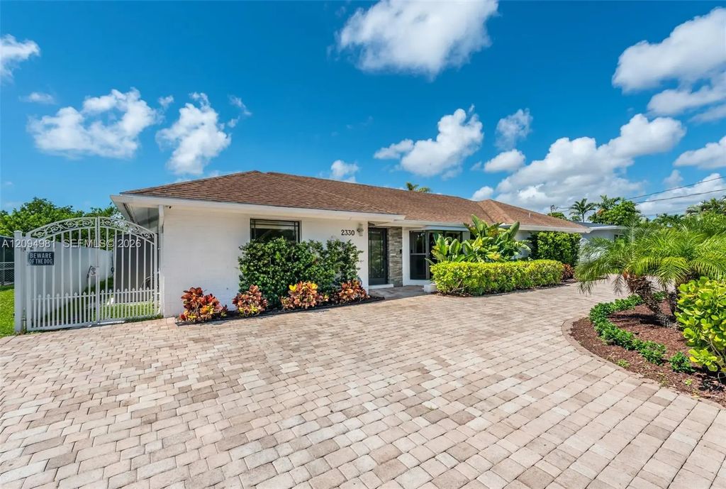 2330 Ne 195th Street, Miami