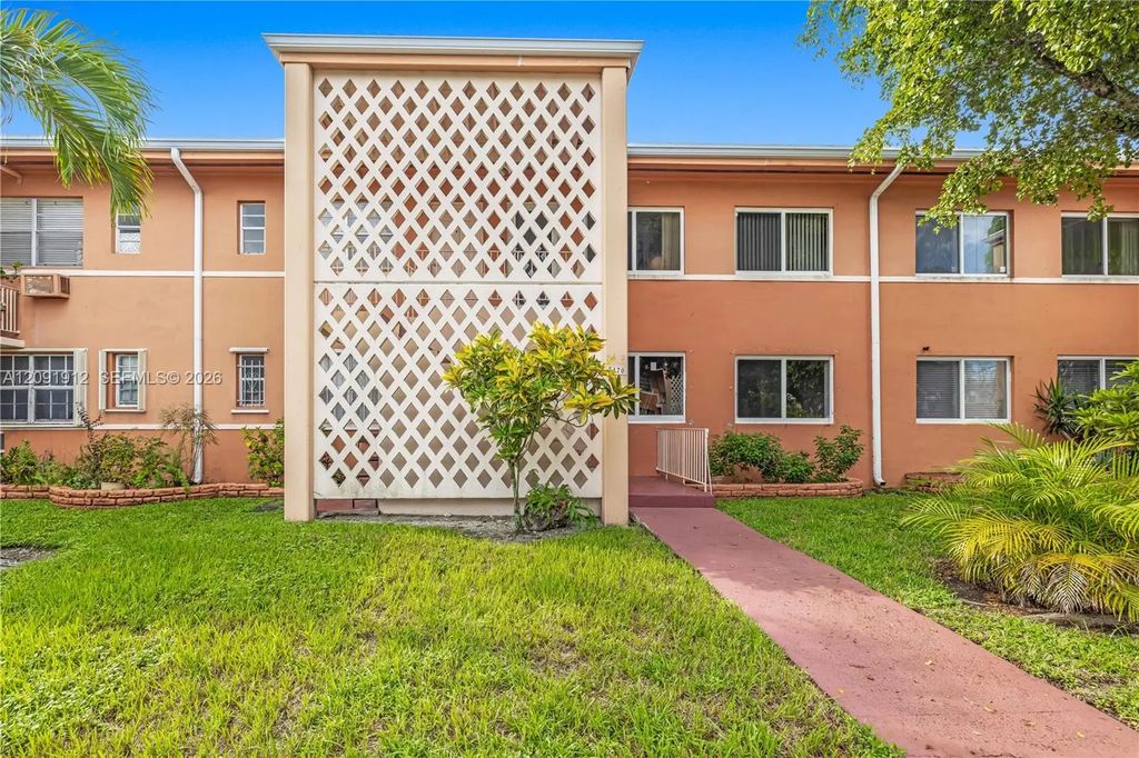 3470 Sw 10th Street #4 Aka Unit 10b, Miami