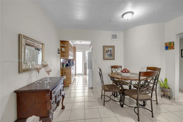 4 of 14 - 3470 Sw 10th Street #4 Aka Unit 10b, Miami, FL