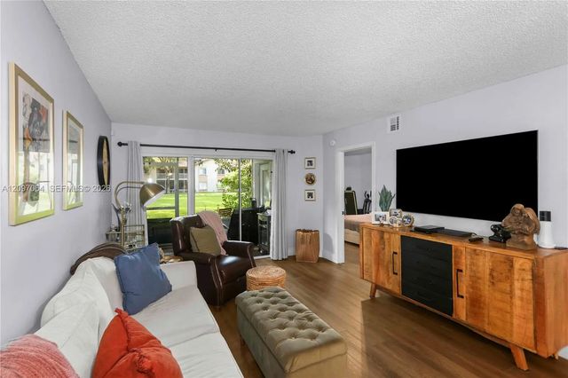 4 of 28 - 13900 Sw 90th Terrace #13900, Miami, FL