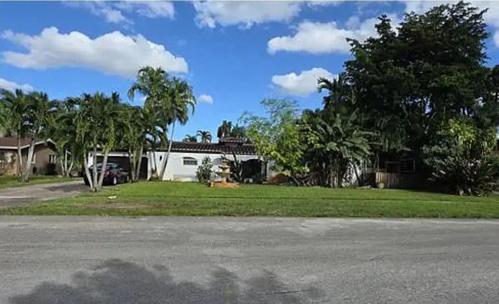 690 Nw 68th Avenue, Plantation