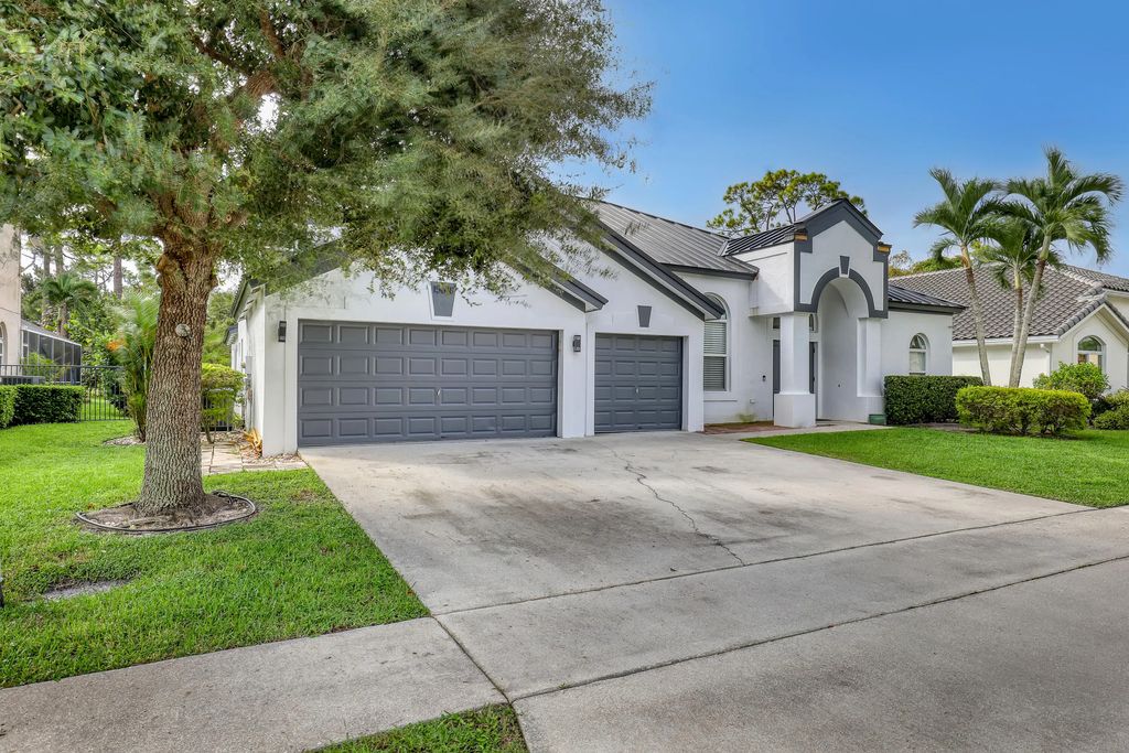15818 Glen Willow Lane, Wellington