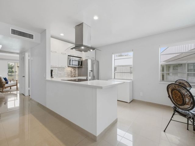 4 of 63 - 471 Capri J, Delray Beach, FL